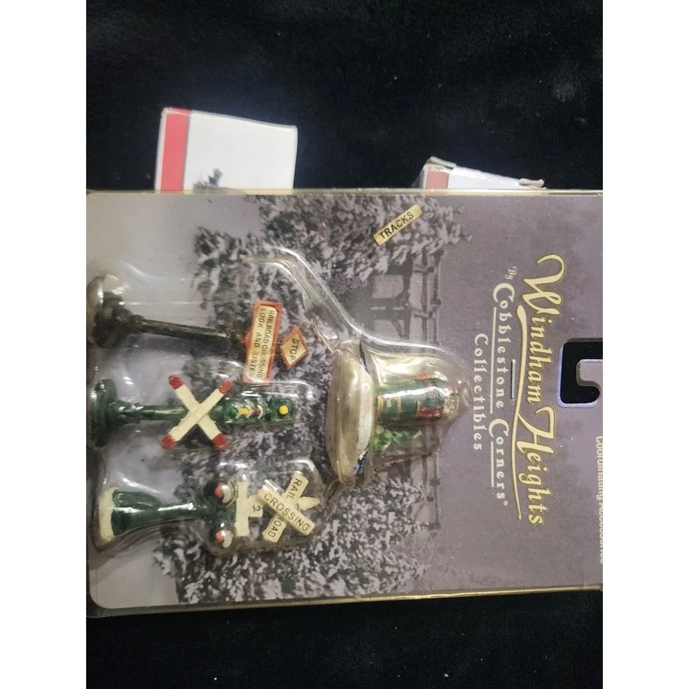 Trains and accessories‎